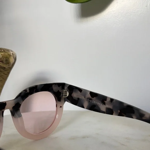 Valley Eyewear Black and Pink Sunglasses